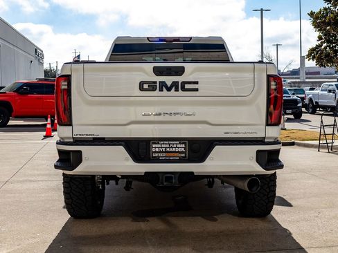 Used 2024 GMC Sierra 2500 Denali Ultimate AWD/4WD image 8