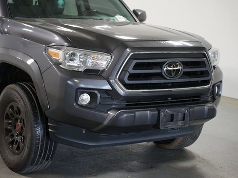 Used 2022 Toyota Tacoma SR5 AWD/4WD image 4