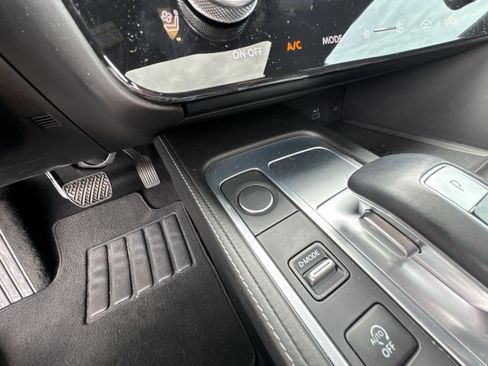 Used 2025 INFINITI QX60 Luxe w/ Black Edition FWD image 17