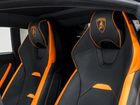 Used 2023 Lamborghini Huracan Tecnica RWD image 19