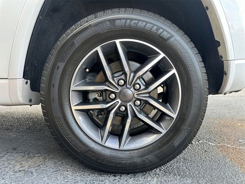 Used 2019 Jeep Grand Cherokee Overland image 45