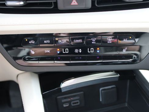 Used 2023 Buick Envision Essence w/ Technology Package I AWD/4WD image 45