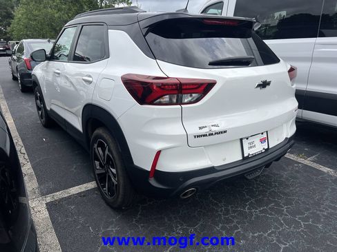 Used 2023 Chevrolet TrailBlazer RS w/ Sun and Liftgate Package FWD image 3