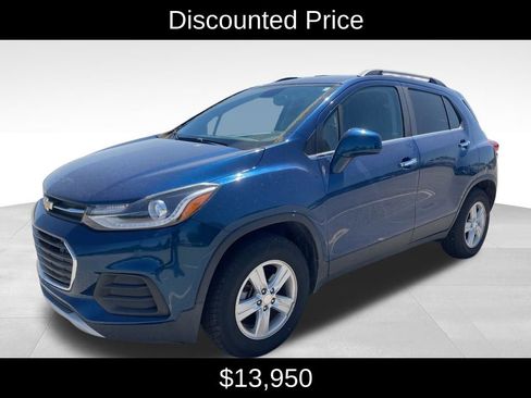 Used 2019 Chevrolet Trax LT w/ LT Convenience Package AWD/4WD image 3