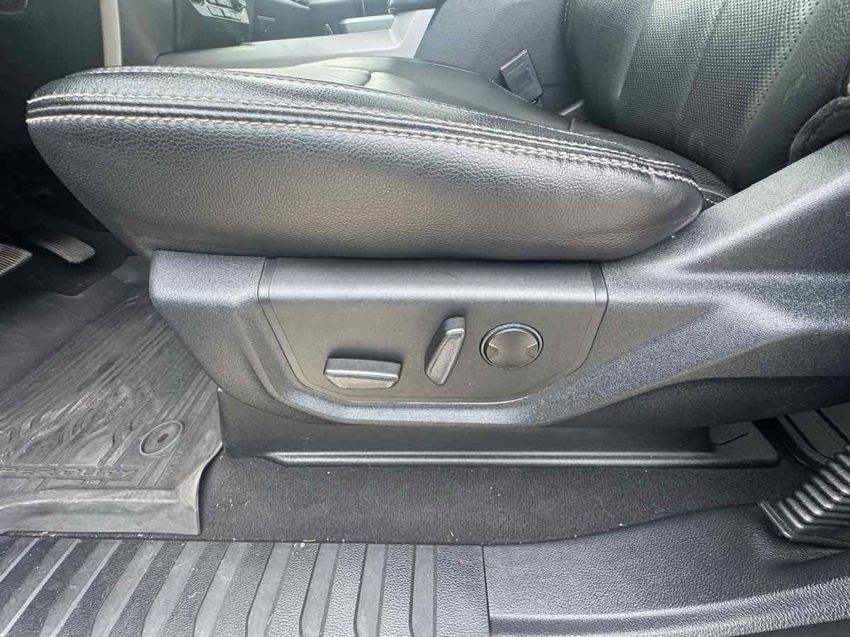 Used 2021 Ford F250 Lariat w/ Lariat Ultimate Package AWD/4WD image 12