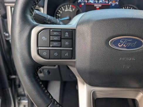 Used 2024 Ford Expedition XLT RWD image 13