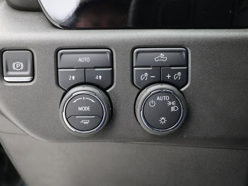 Used 2025 Chevrolet Silverado 1500 LT image 32