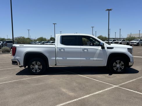 Certified 2025 GMC Sierra 1500 SLT AWD/4WD image 6