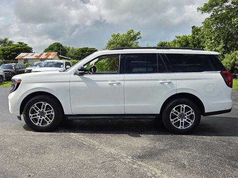 Used 2025 Ford Expedition Active RWD image 2