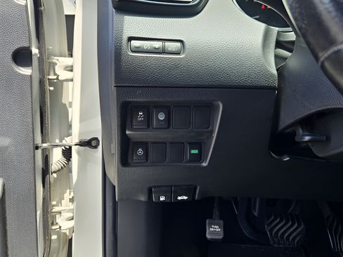 Used 2017 Nissan Rogue Sport SL w/ SL Premium Package FWD image 19