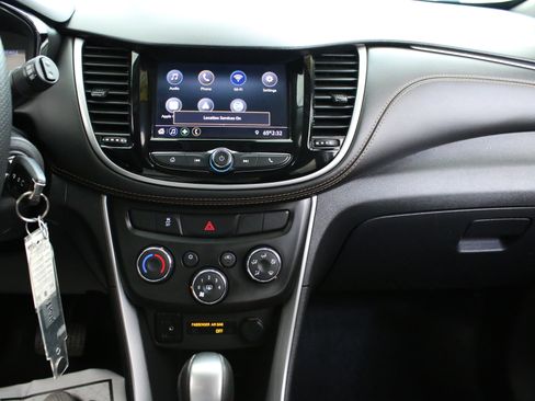 Used 2022 Chevrolet Trax LT AWD/4WD image 19