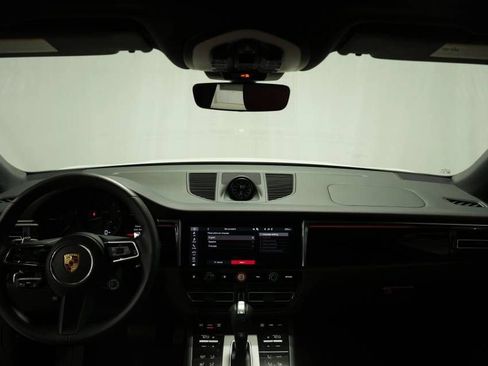 Certified 2025 Porsche Macan AWD/4WD image 16