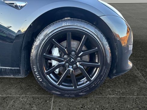 Used 2019 Tesla Model 3 image 9