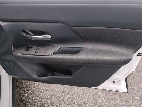 Used 2025 Nissan Kicks SV image 32