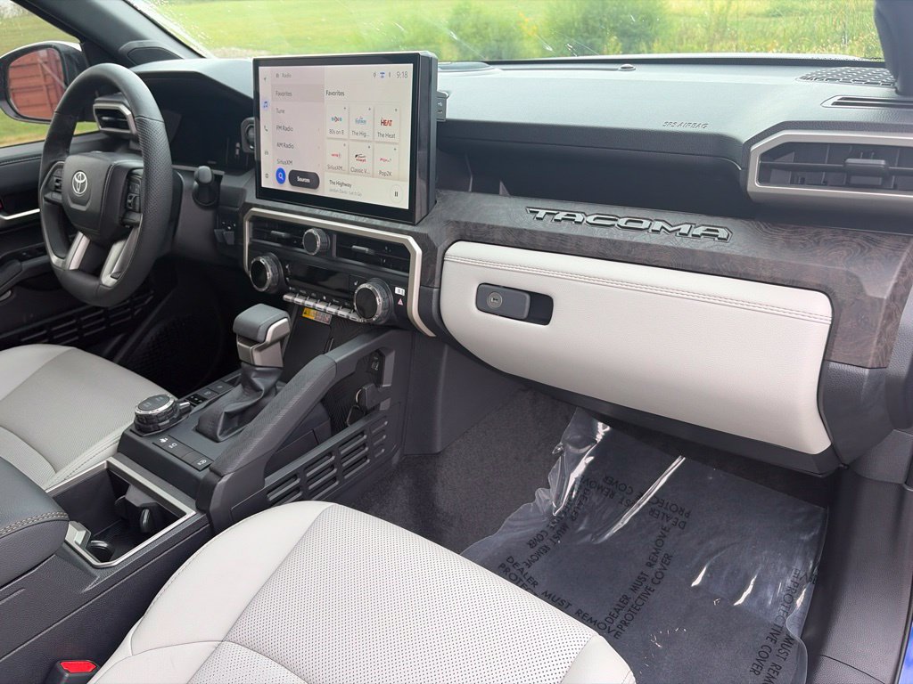 Used 2025 Toyota Tacoma Limited AWD/4WD image 11