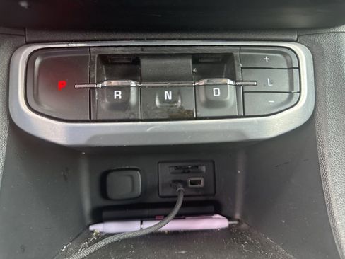 Used 2021 GMC Acadia SLT w/ Preferred Package image 26