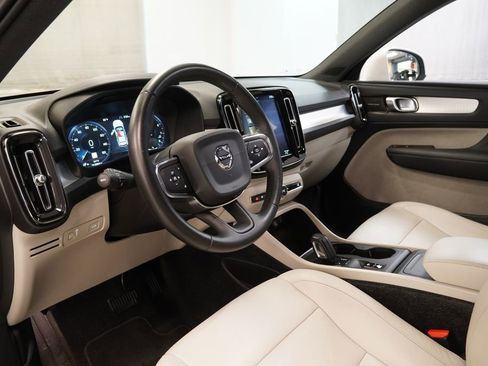 Used 2019 Volvo XC40 T5 Momentum AWD/4WD image 7