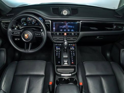 Used 2025 Porsche Macan image 18