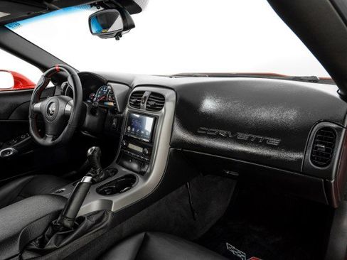 Used 2007 Chevrolet Corvette Coupe w/ Performance Package RWD image 10