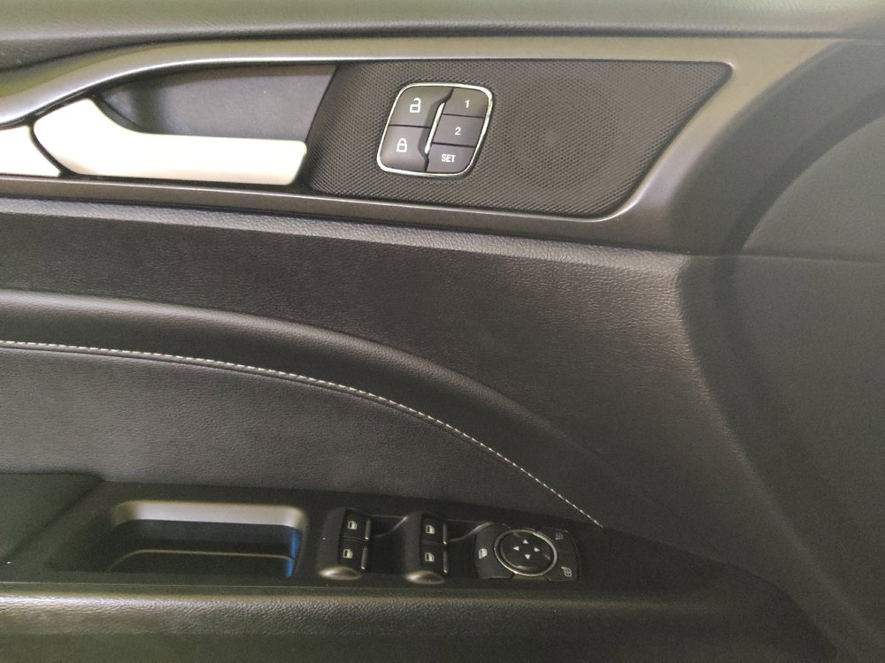Used 2019 Ford Fusion Energi Titanium FWD image 27