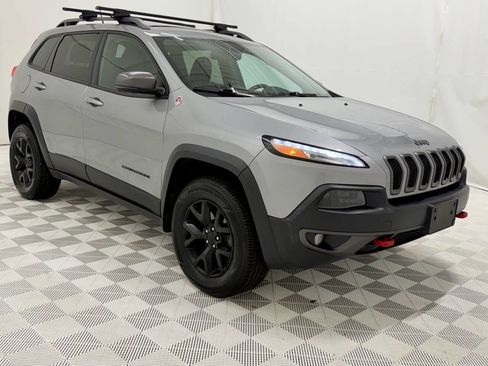 Used 2015 Jeep Cherokee Trailhawk w/ Comfort/Convenience Group image 2