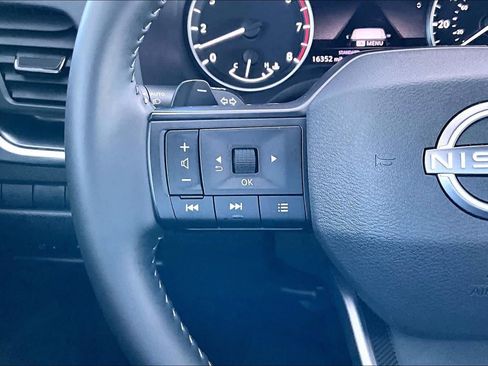 Used 2026 Nissan Rogue SV FWD image 23
