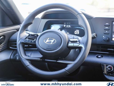 New 2025 Hyundai Elantra Sport FWD image 18