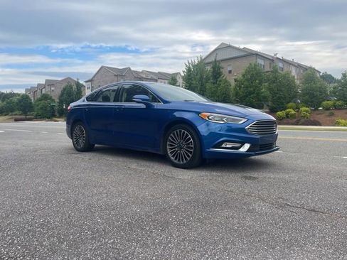 Used 2017 Ford Fusion SE w/ Fusion SE Technology Package FWD image 1