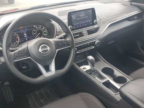Used 2025 Nissan Altima 2.5 SV FWD image 22