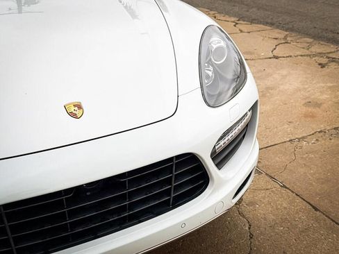 Used 2013 Porsche Cayenne Turbo image 8