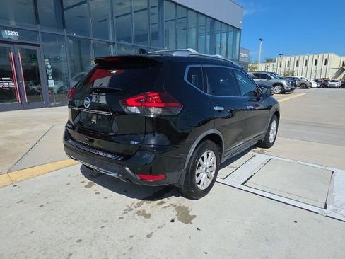 Used 2019 Nissan Rogue SV image 4