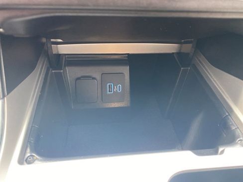 Used 2023 Ford Explorer Limited w/ Limited Technology Package RWD image 29