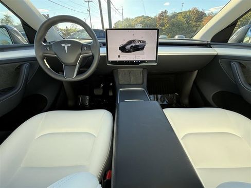 Used 2024 Tesla Model Y Long Range AWD/4WD image 12