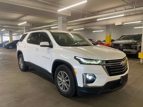 Used 2023 Chevrolet Traverse LT AWD/4WD image 3