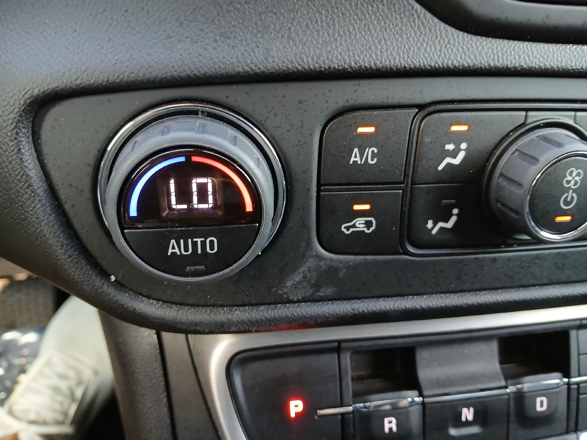 Used 2024 GMC Terrain SLE w/ Driver Convenience Package AWD/4WD image 29