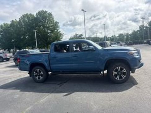 Used 2019 Toyota Tacoma TRD Sport AWD/4WD image 8