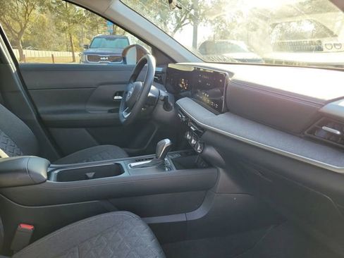 Used 2025 Nissan Kicks SV w/ Charging Package FWD image 33