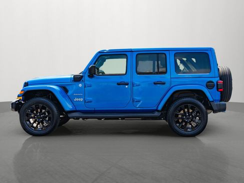 Used 2023 Jeep Wrangler Unlimited Sahara w/ Cold Weather Group AWD/4WD image 4