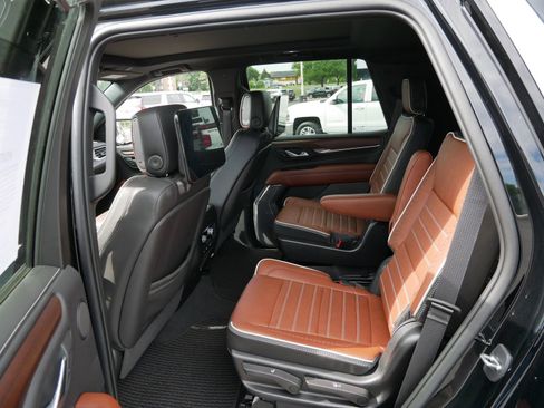 Used 2023 GMC Yukon Denali Ultimate AWD/4WD image 10