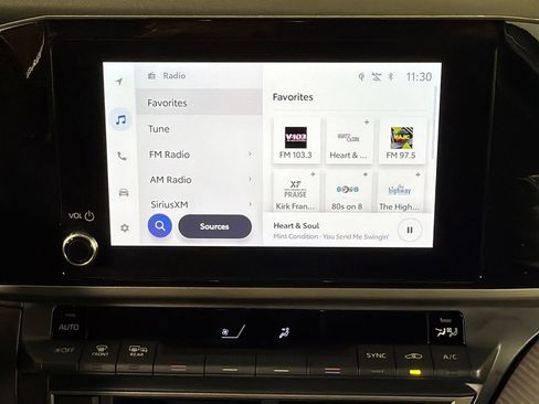 Used 2025 Toyota Camry SE w/ Convenience Package image 28