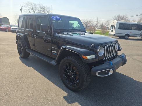 Used 2022 Jeep Wrangler Unlimited Sahara w/ Cold Weather Group AWD/4WD image 4