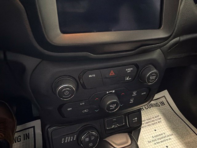 Used 2021 Jeep Renegade Trailhawk w/ Sun & Sound Group AWD/4WD image 25