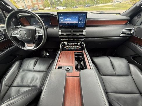 Used 2023 Lincoln Navigator Reserve w/ Monochromatic Package AWD/4WD image 17