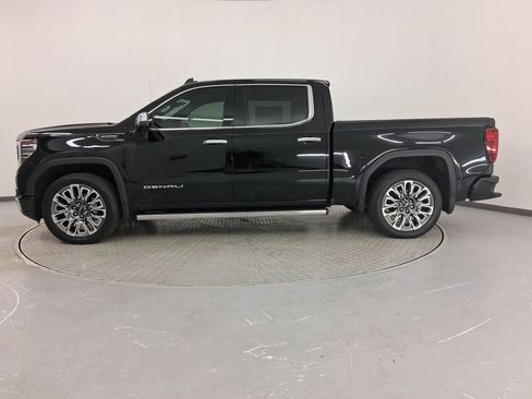 Used 2024 GMC Sierra 1500 Denali Ultimate image 2