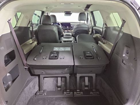 Certified 2026 Kia Carnival LXS FWD image 31