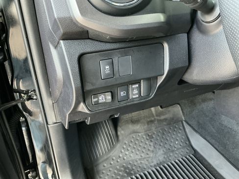 Certified 2023 Toyota Tacoma TRD Off-Road image 26