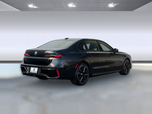 Used 2026 BMW 740i RWD image 9