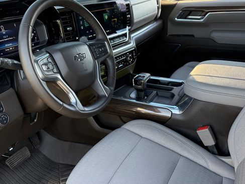 Used 2025 Chevrolet Silverado 1500 LT Trail Boss w/ LPO, Dark Essentials Package AWD/4WD image 19