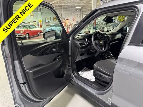 Used 2023 Chevrolet TrailBlazer LT w/ Convenience Package AWD/4WD image 11