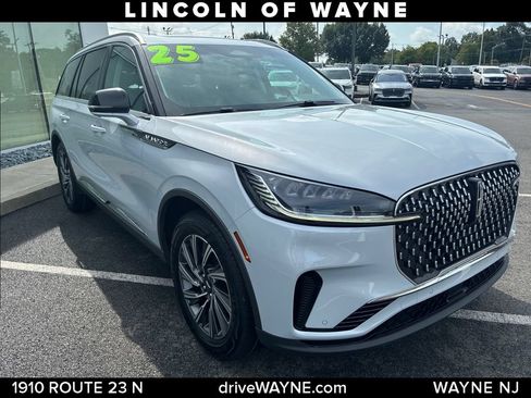 Certified 2025 Lincoln Aviator AWD image 10